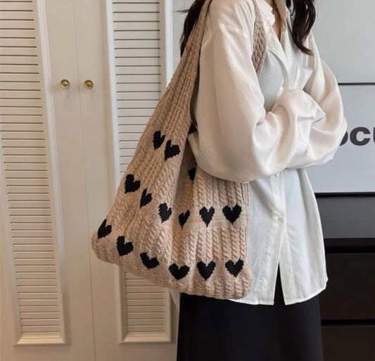 Bolso de hombro tejido diseño corazones