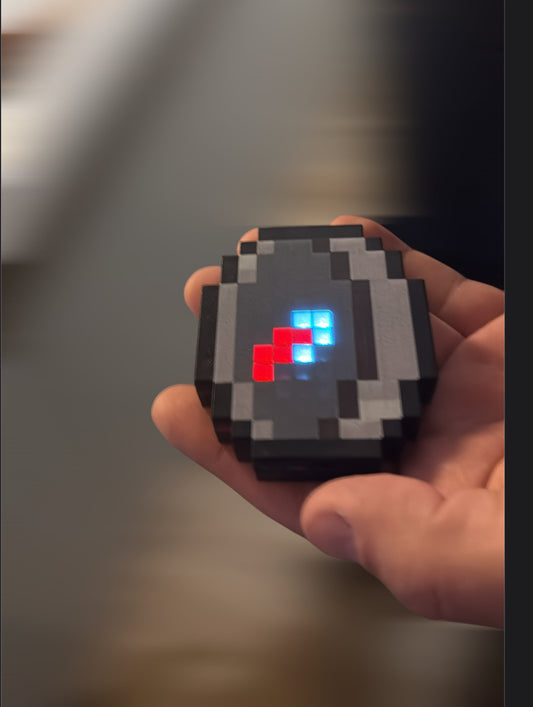 Brújula Minecraft con carga usb + figura Lava Chicken 3D