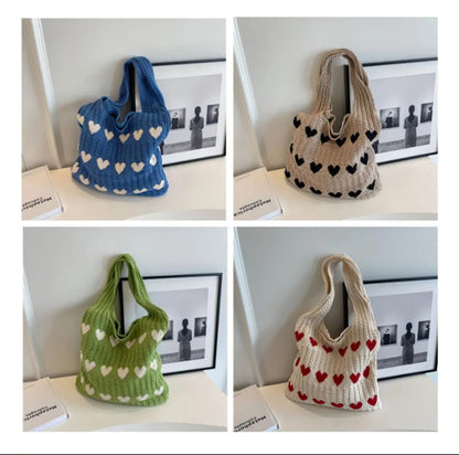 Bolso de hombro tejido diseño corazones
