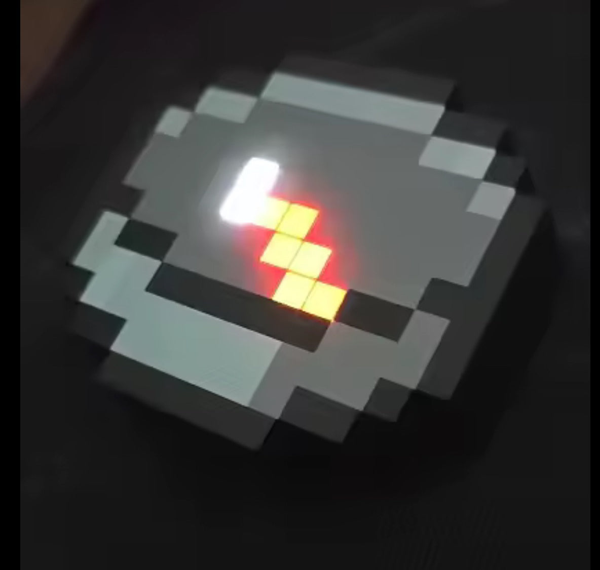 Brújula Minecraft con carga usb + figura Lava Chicken 3D